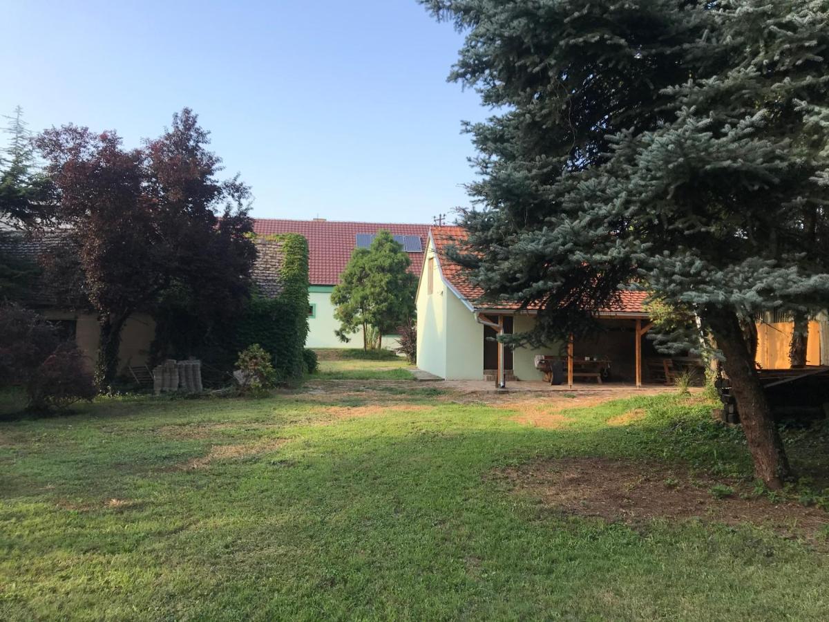 Pb Urban Garden Stay With Secured Parking Sremska Mitrovica Exterior foto