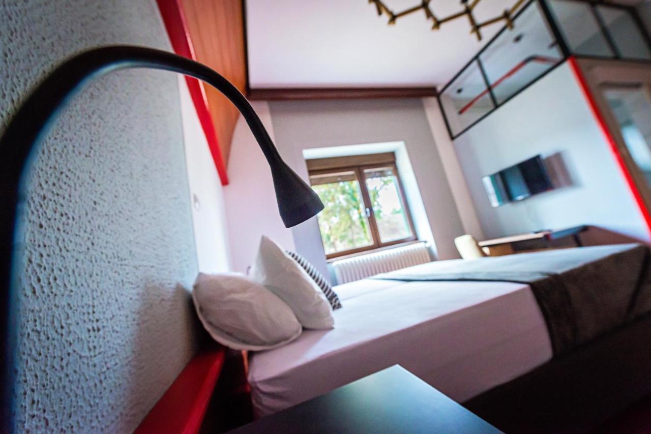 Pb Urban Garden Stay With Secured Parking Sremska Mitrovica Exterior foto